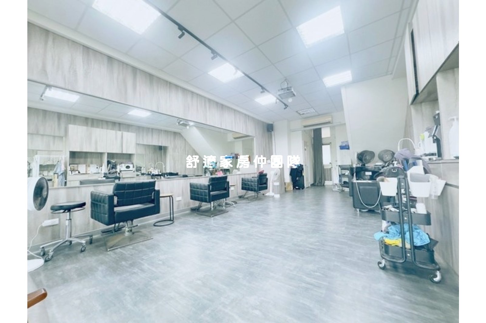 文化路十六米路邊間金店住三車位