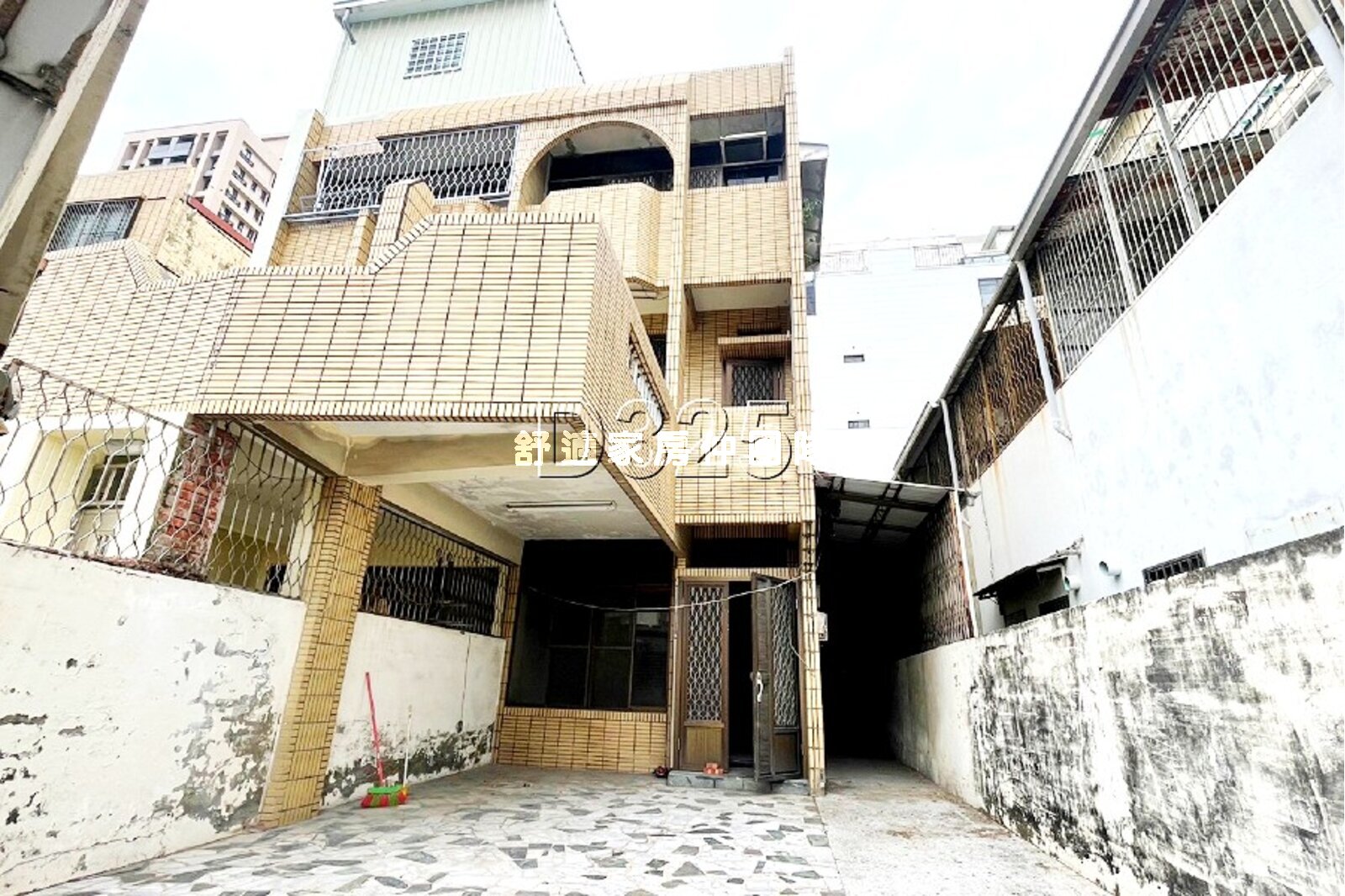 中西區永華一街河畔透天厝