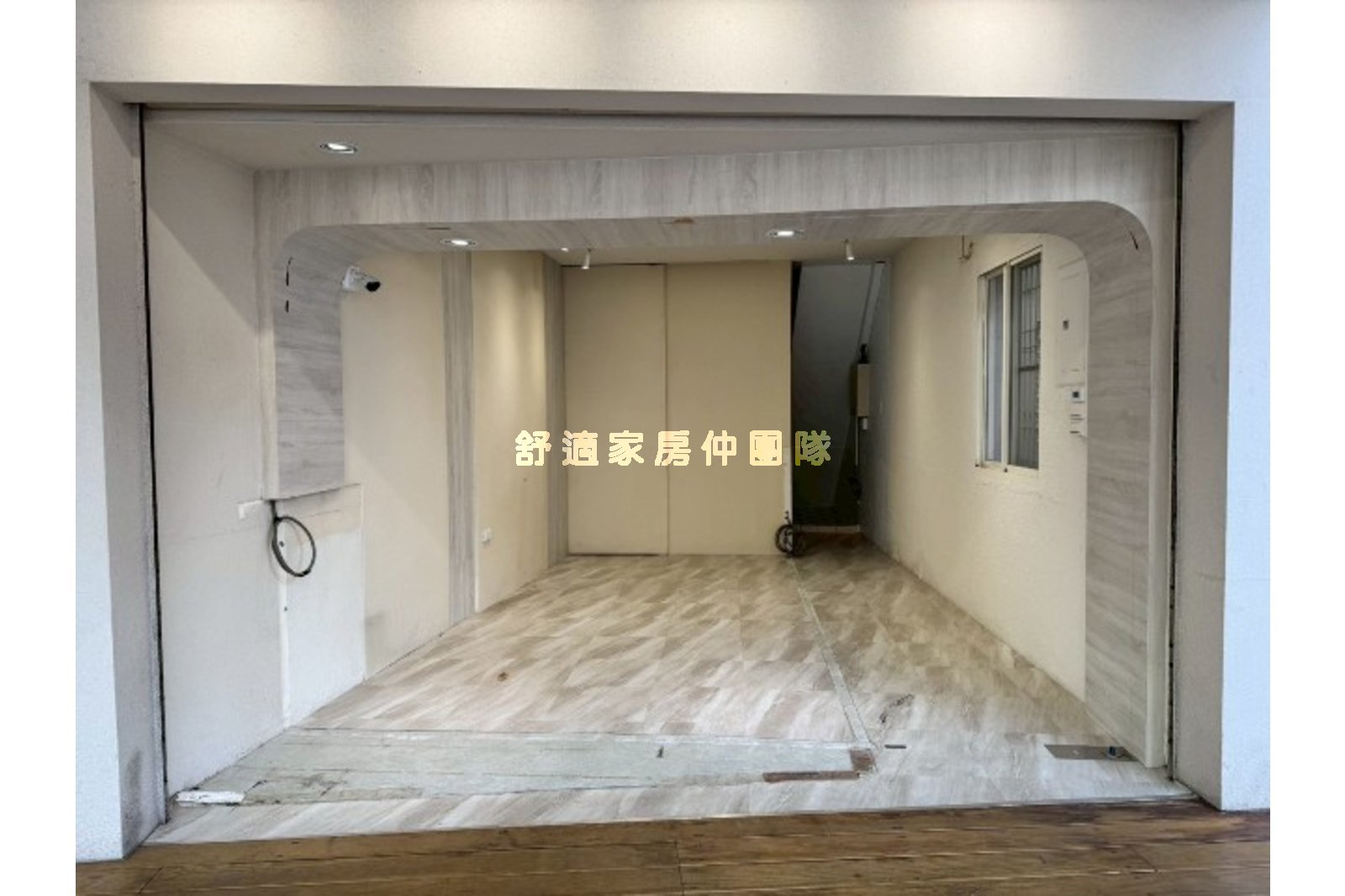府前路三角窗店面(租)